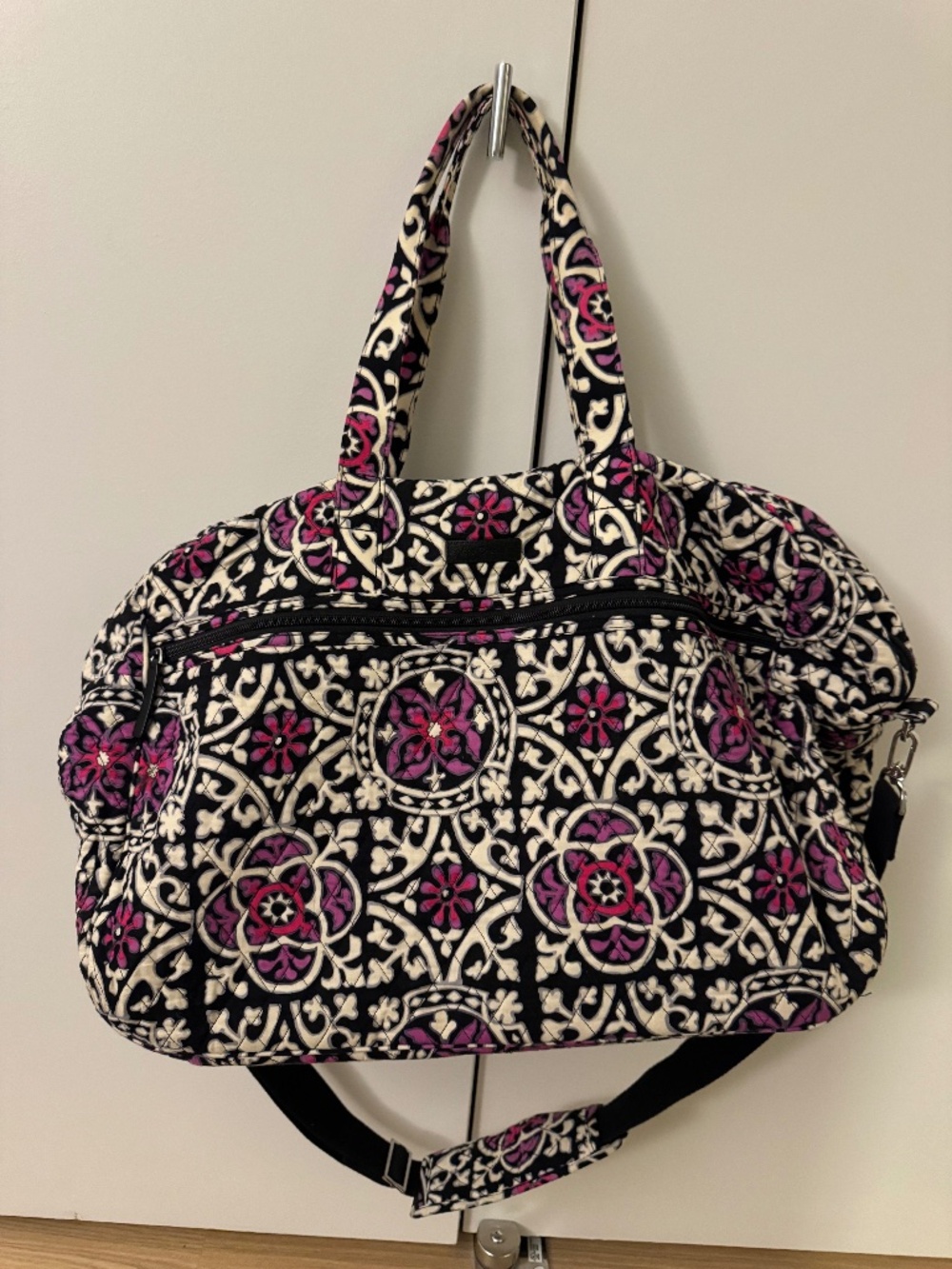 Vera Bradley Duffel Black / White / Purple Floral